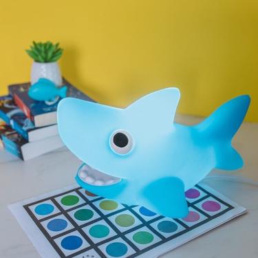 Imagem de Luminária de Mesa Little Shark Tpc Decorativa em Formato de Tubarão Bivolt LED Até 5W Azul Desembrulha