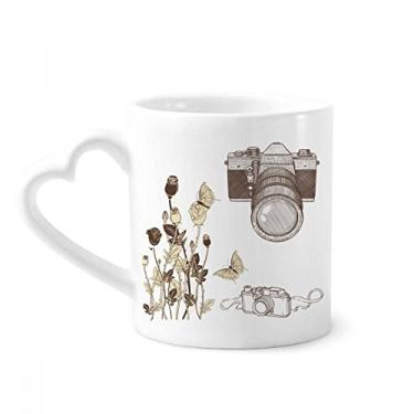 Imagem de Caneca de cerâmica para café com borboleta rosa da câmera, copo de coração de vidro