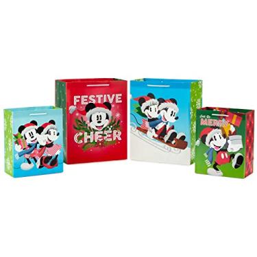 Imagem de Hallmark Mickey e Minnie com presentes e trenó 4 bolsas de presente de Natal da Disney com alças, sortidas, vermelho, verde, azul, preto