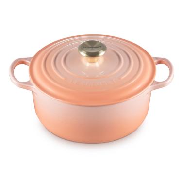 Imagem de Panela Redonda Signature 24 cm Pegador Dourado Pessego Pêche Le Creuset