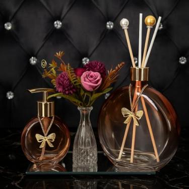 Imagem de Kit Aromatizador Difusor e Saboneteira Luxo para Decoração – Presente Elegante com Frascos em Vidro Âmbar(Dourado,Com Bandeja e Vaso)