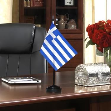 Imagem de Conjunto de bandeiras de mesa de luxo da Grécia - Bandeira de mesa grega em miniatura de 15 x 10 cm com mastro sólido de 30 cm - Cor vívida e resistente ao desbotamento - Base preta e topo de lança
