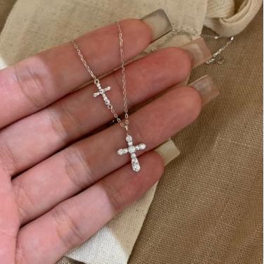 Imagem de Colar de cruz para mulheres, colar delicado com pingente de cruz de diamante banhado a 14 K, simples, pingentes de cruz, fé, joias modernas, presentes, One size fits all, Cobre, Sem Pedra Preciosa