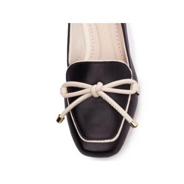 Imagem de Mocassim Feminino Rasteiro Preto e Napa Off White Torricella, 36