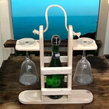 Imagem de Adega Suporte de Madeira Natural para Garrafa de Vinho e champanhe com 2 Taças, Estilo Rústico