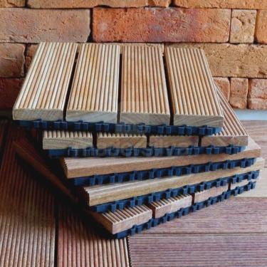 Imagem de Kit 10 Placas Deck Madeira com Base Plástica Friso Antiderrapante 30cmx30cm MaderSilva