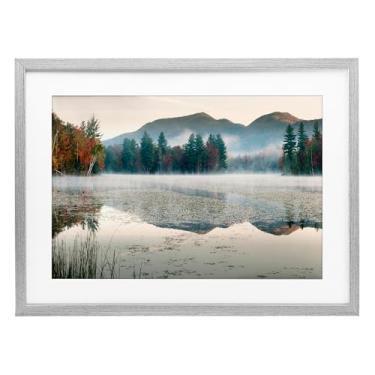 Imagem de Stupell Industries Folhagem de outono circulando lago branco impressão emoldurada sob vidro, design por Shelley Lake, 17 x 23