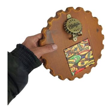 Imagem de Abridor Parede Decorado Tampinha Garrafa Madeira Azulejo