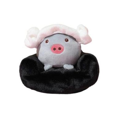 Imagem de Porquinho cinza sentado no sofá de pelúcia (12cm) - MINISO