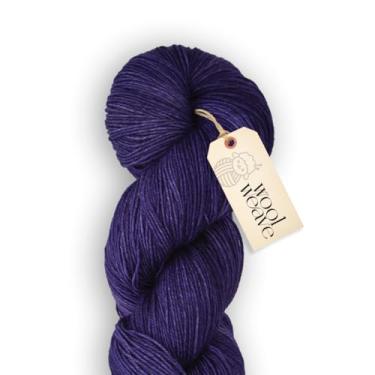 Imagem de Woolweave Fio de peso para dedilhados - fios de meia tingidos à mão, 75% lã de merino extrafina e 25% poliamida, 100 g de novelo, 438 jardas - fio roxo leve, macio e durável