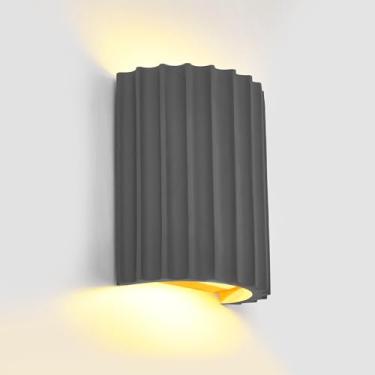 Imagem de ZEROUNO Arandelas de parede de LED modernas, iluminação de parede de resina cinza, arandela com fio, para cima e para baixo, lâmpada de montagem na parede para sala de estar, quarto, cabeceira