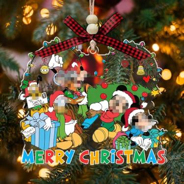 Imagem de Enfeite de acrílico de Natal com mouse e amigos, decoração de árvore de férias, enfeite de desenho animado de mouse e amigos estilo Mickey para crianças, meninos, meninas, fãs (com laço vermelho e