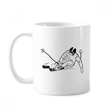 Imagem de Caneca de cerâmica preta para esportes de inverno com ilustração de esqui e porcelana de cerâmica