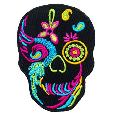 Imagem de Graphic Dust Caveira de açúcar colorida preta bordada ferro no patch Calavera Good Luck aplique símbolo logotipo bonito feliz morte sortudo decoração coco dia dos mortos mochila DIY fantasia