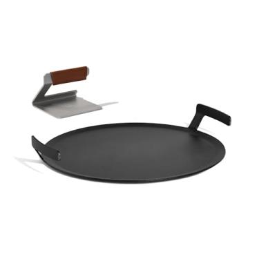 Imagem de Made In Utensílios de cozinha – Grelha redonda de aço carbono temperada de 43 cm + Prensa para churrasqueira – (como ferro fundido, mas melhor) – Utensílios de cozinha profissionais – Feito na Suécia