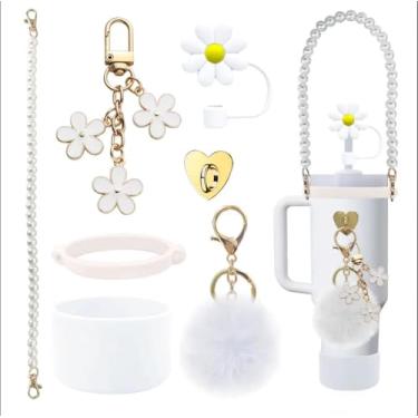 Imagem de Kit de 7 Acessórios para Copo Térmico Tipo Stan – Enfeites para Copo termico, Chaveiro, PomPom, Pingente Flor, Alca de Pérola, Protecao de silicone ,Suporte Rosa, COPO NAO INCLUSO (Branco)