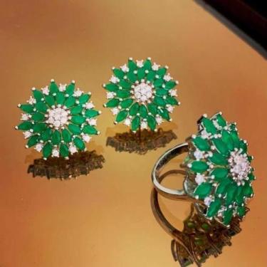 Imagem de Conjunto Brincos e Anel Navetes Esmeralda - Bia Joias Contemporâneas ,