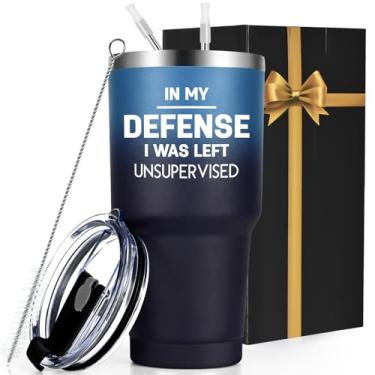 Imagem de Qtencas Presentes sarcásticos engraçados para homens, In My Defense I Was Left copo de viagem sem supervisão, copo de aço inoxidável, ideia de presente de aniversário de Natal e escritório para pais,