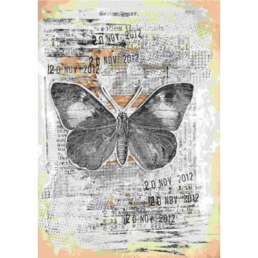 Imagem de Papel autoadesivo para decoupage de arroz 28,5 cm x 39,5 cm – Borboleta preta e branca em texto francês envelhecido com carimbos de data e camadas de tinta abstrata em tons terrosos para painéis de