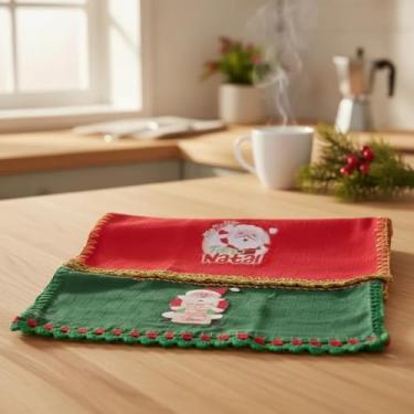 Imagem de Pano de Prato Natalino, Vermelho e Verde, Feliz Natal, Papai Noel, Decoração de Mesa, com Acabamento em Crochê Dourado - Kit 2 Peças