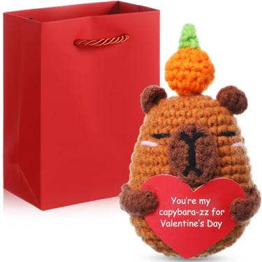 Imagem de Leinuosen Capivara de pelúcia de crochê com cartão fofo com bolsa de presente, presente romântico de aniversário para mulheres, namorada, presente de crochê doce para namorada, esposa (marrom)