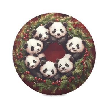 Imagem de STAYTOP Linda guirlanda de natal de panda redonda 1 peça, tapetes de mesa antiderrapantes fáceis de limpar para casa, cozinha, churrasco, festa, decoração de mesa