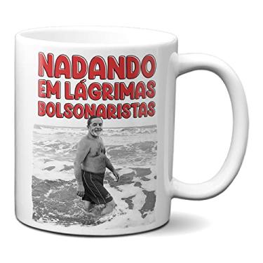 Imagem de Caneca Lula Na Praia Nadando Em Lágrimas Bolsonaristas! (Branca)