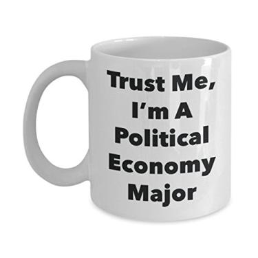 Imagem de Caneca Trust Me, I'm A Political Economy Major - Caneca de café divertida - Lindas ideias de presentes de formatura para amigos e colegas de classe