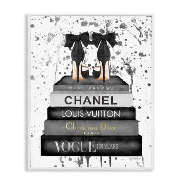 Imagem de Stupell Industries Glam Fashion Book Stack Grey Bow Pump Heels Ink, Design por Amanda Greenwood Arte de parede emoldurada branca, 27 x 35 cm, Preto