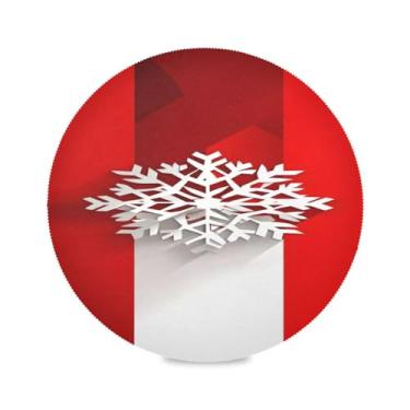 Imagem de STAYTOP Jogo americano de Natal branco floco de neve fundo vermelho redondo 6 peças, tapetes de mesa antiderrapantes fáceis de limpar para decoração de mesa de festa de churrasco em casa cozinha