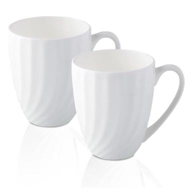Imagem de COSTMANCE Conjunto de 2 canecas de café brancas Fine Bone China (340 g), xícaras de chá com padrão espiral de cerâmica, xícaras de café finas chinesas, canecas de café leves para chocolate quente