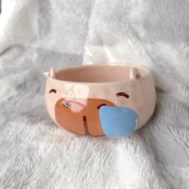 Imagem de Tigela de matcha de cerâmica Kawaii com design capivara, tigela de chá rosa com bico de servir, estilo tradicional Chawan