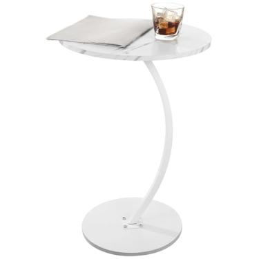 Imagem de Mesa lateral pequena, mesa de canto branca em forma de C, tampo de madeira maciça, base de metal resistente para sofá e sofá, mesa de cabeceira moderna compacta de dupla finalidade, sala de estar