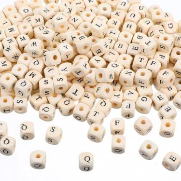 Imagem de 520 peças de contas de letras de madeira, contas de alfabeto de madeira de 10 mm inicial A-Z quadrado 26 letras, contas quadradas grandes de madeira, contas de madeira natural de impressão clara para