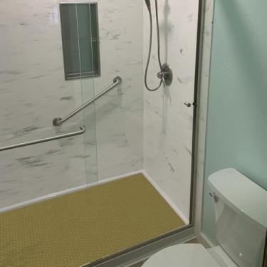 Imagem de Tapete Seguro Antiderrapante Para Crianças e Bebês no Banho Para Box (Bege, 100x60)