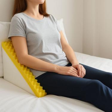 Imagem de Almofada Triangular Ortopédica Caixa De Ovo – Apoio Postural E Alívio De Pressão Para Pacientes Com Mobilidade Reduzida
