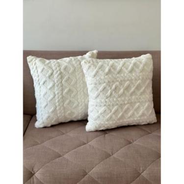 Imagem de Kit 2 Capas de Almofadas Felpudas Decorativas 45x45 para Sofá Cama Poltrona – Conforto Premium(BRANCO)