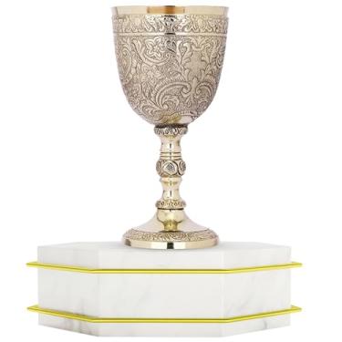 Imagem de REPLICARTZ Cálice de cálice em relevo dourado – copo de latão de estilo medieval para uso cerimonial, vinho, altar e decoração religiosa – Taça vintage tamanho completo de 210 ml para colecionadores e