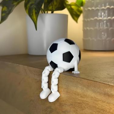 Imagem de Bola de futebol boneco de amigo decoração de mesa com pernas articuladas, borda de prateleira, presente esportivo divertido impresso em 3D, enfeite de dia de jogo (futebol)