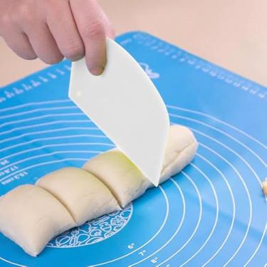 Imagem de 1 raspador de massa, cortador de massa, raspador de pizza, cortador de pizza, raspador de pastelaria, raspador de plástico para decoração e assar bolos de pão, branco