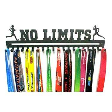 Imagem de Prateleiras flutuantes motivacionais esportivas de metal "No Limits" – Suporte para exibição de medalhas de corrida e suporte de fita – 20 ganchos fáceis de pendurar – Ótimos presentes de corrida
