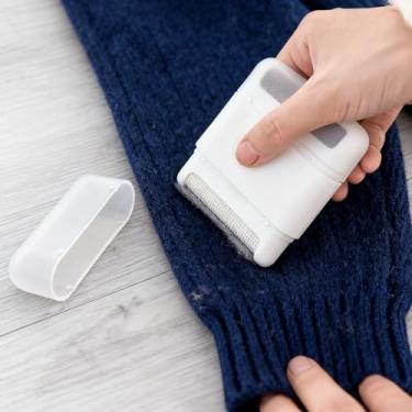 Imagem de Aparador manual de fiapos, barbeador de tecido portátil para roupas, sofá e cama, removedor de fiapos, ferramenta para remoção de fiapos, 1 peça (branco)