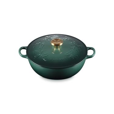 Imagem de Le Creuset Panela de sopa esmaltada de ferro fundido coleção azevinho, 4,5 qt., Artichaut com puxador dourado