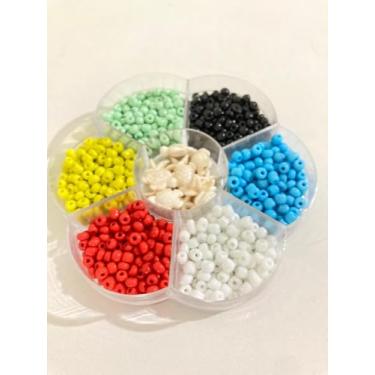 Imagem de Kit de Miçangas Coloridas para Artesanato, 100g, 6 Cores Sortidas em Organizador, para Pulseiras e Tornozeleiras com Pingentes de Tartaruga e Estrela do Mar