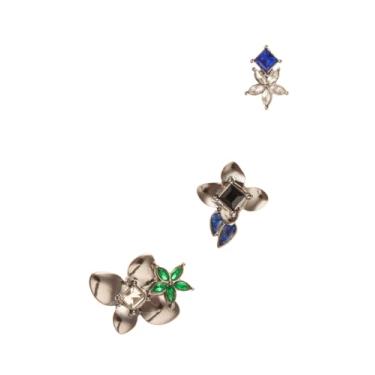 Imagem de 8 Other Reasons Conjunto de 3 brincos Wicked Poppy – Brincos florais de bronze escovado com centros de ônix preto, joias modernas projetadas em Los Angeles