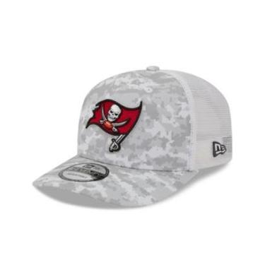 Imagem de BONE NEW ERA 9SEVENTY TAMPA BAY BUCCANEERS NFL SALUTE SERVICE 2025 VERMELHO-Masculino