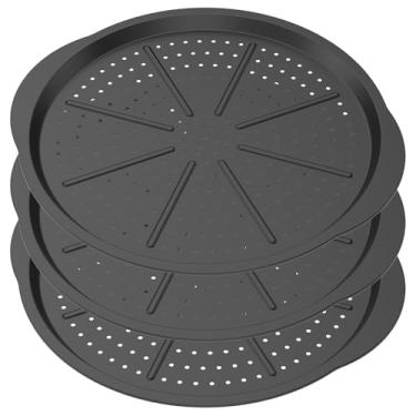 Imagem de 3 formas de pizza com furos, forma de pizza de aço carbono com furos para forno, bandeja de pizza antiaderente com alças para congelamento caseiro e fatias de sobras pode ser lavada na lava-louças