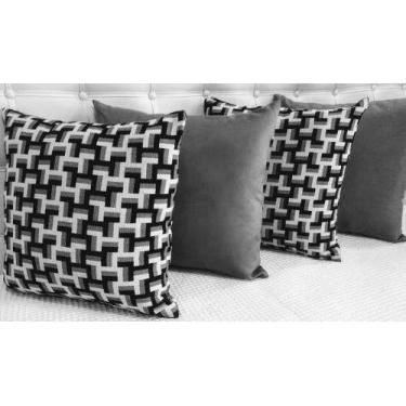Imagem de Kit 2 Capas De Almofadas Sued Cinza Jacquard Quadriculado 45 - INGRID 