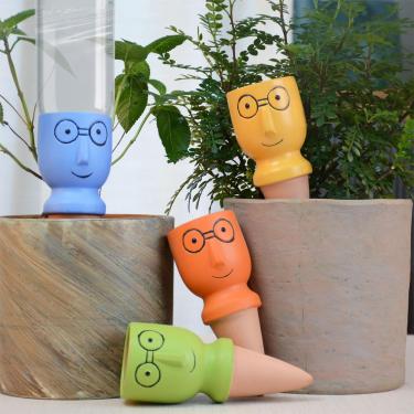 Imagem de 4 peças de dispositivos de irrigação de plantas, pontas de irrigação de terracota, inserção de planta, globos de irrigação para plantas internas e externas, irrigador automático de plantas com sistema