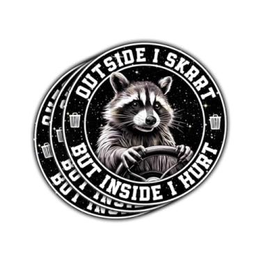 Imagem de 3 peças Outside I Skrrt But Inside I Hurt Raccoon Driving Stickers; adesivo de guaxinim retrô engraçado vinil à prova d'água para capacete, garrafa de água, laptop, copo, capa de telefone carros 7,6 x